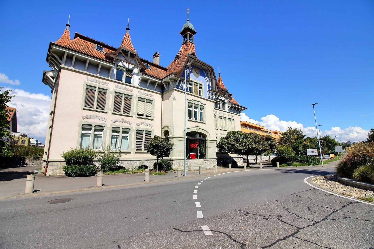 1000m² office