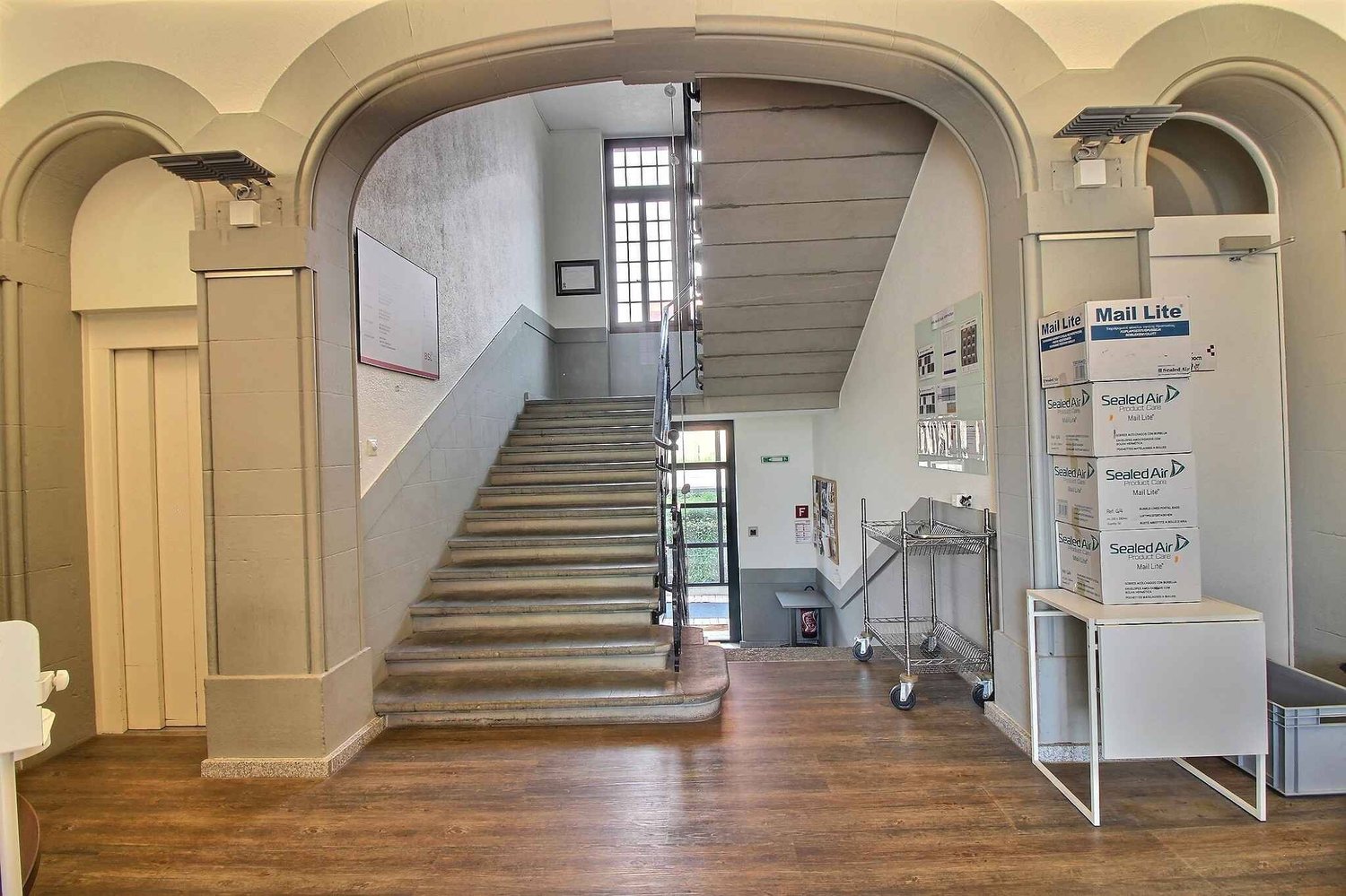 1000m² office