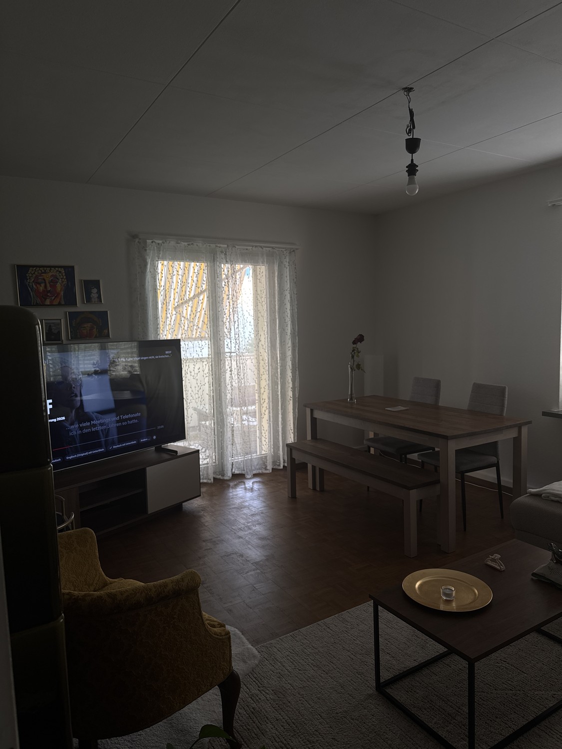 Chambre dans une colocation
J'ai 28 ans et je cherche une dame sympathique, calme et propre.
La chambre peut être comme tu le souhaites, mais les WC, le salon et la cuisine doivent être laissés propres.