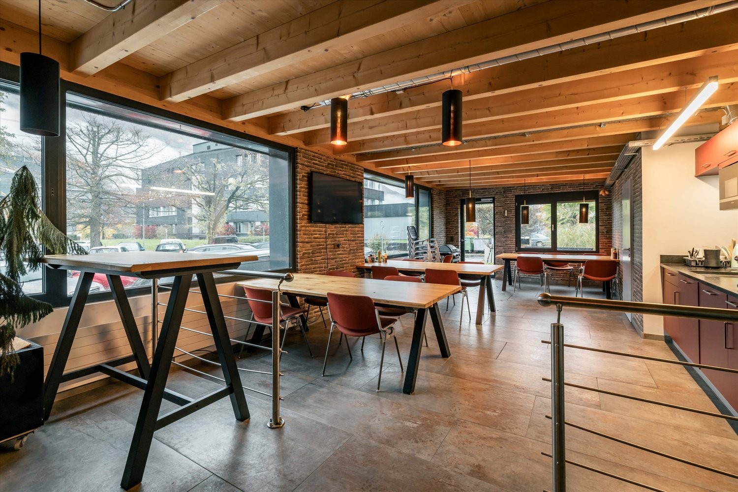 800m² storage room