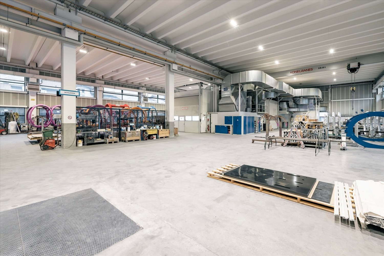 800m² storage room