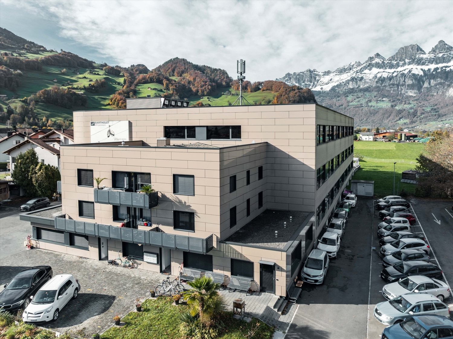 800m² storage room