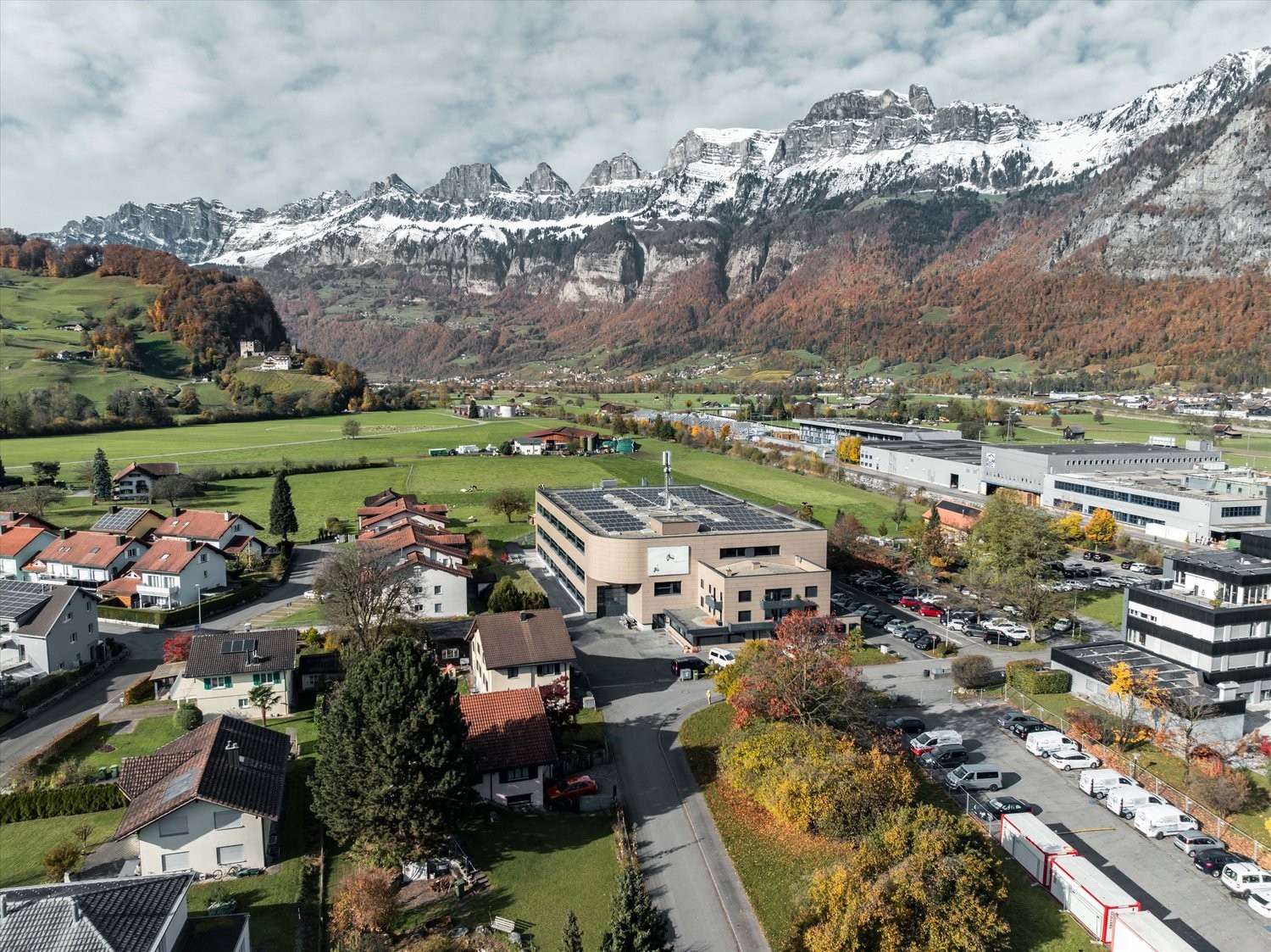 800m² storage room