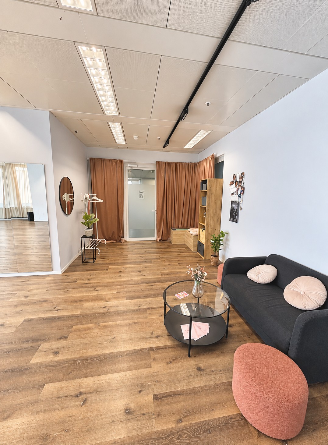 137m² commercial
