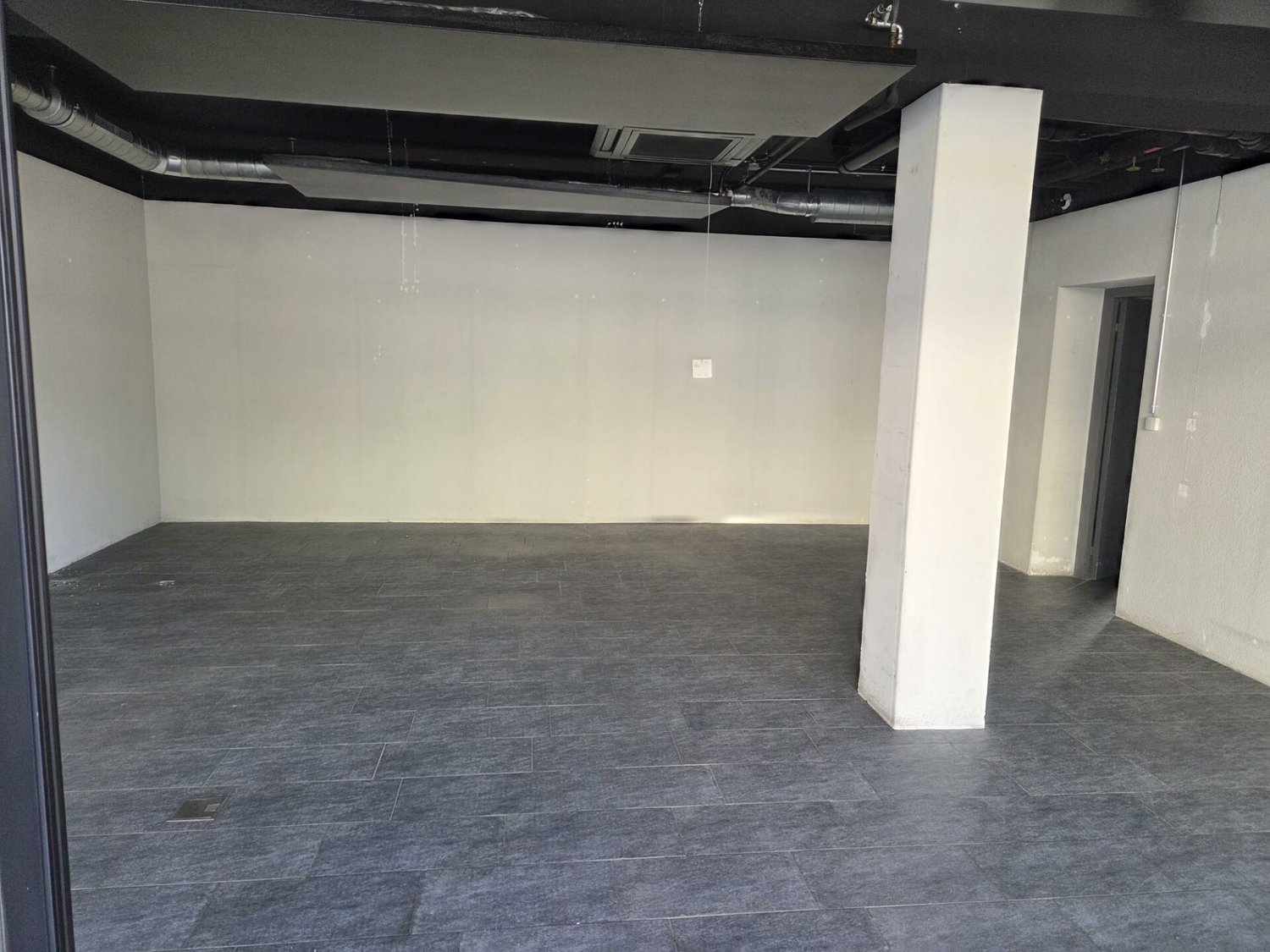 68m² coiffeur, photo 2 sur 7