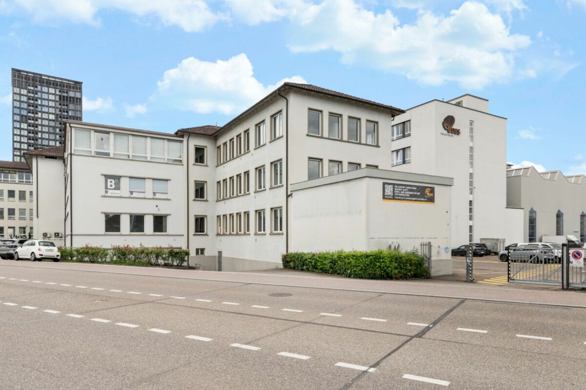 388m² commercial, photo 1 sur 10