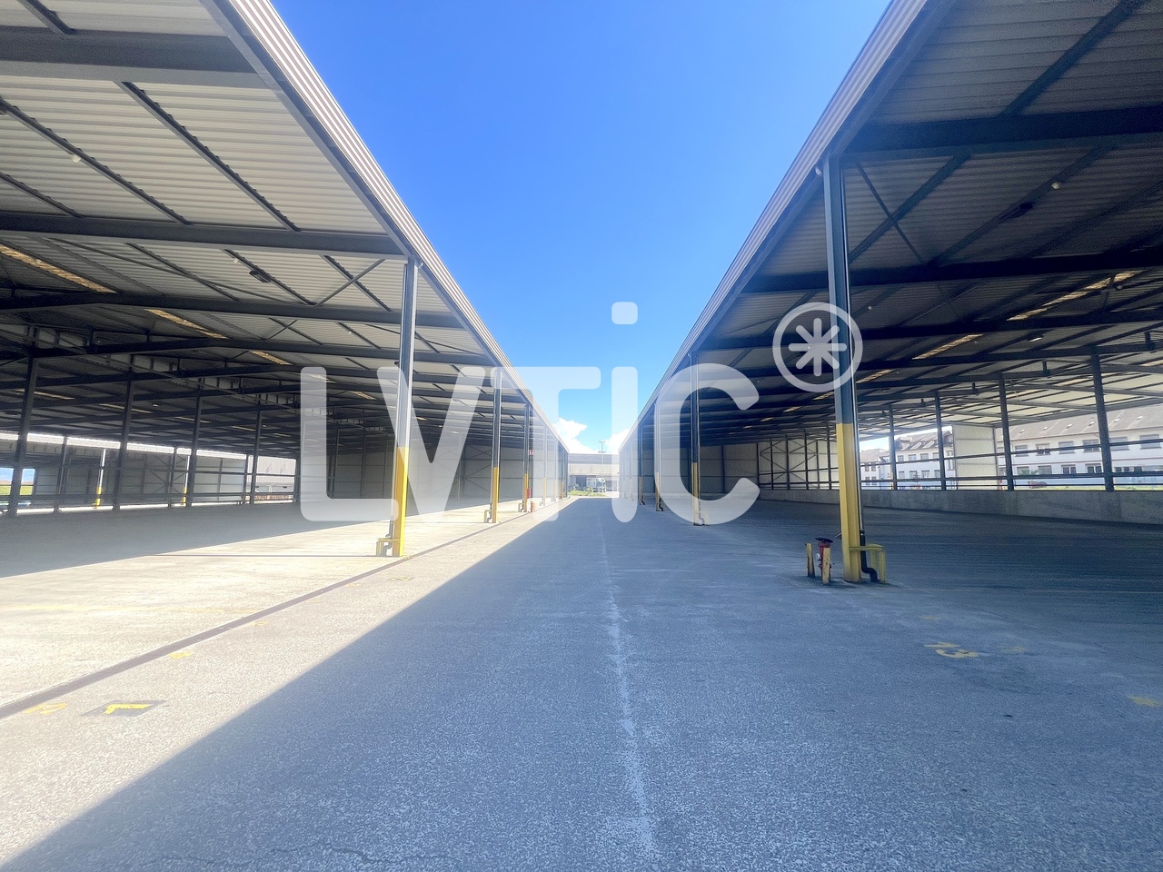 12000m² storage room