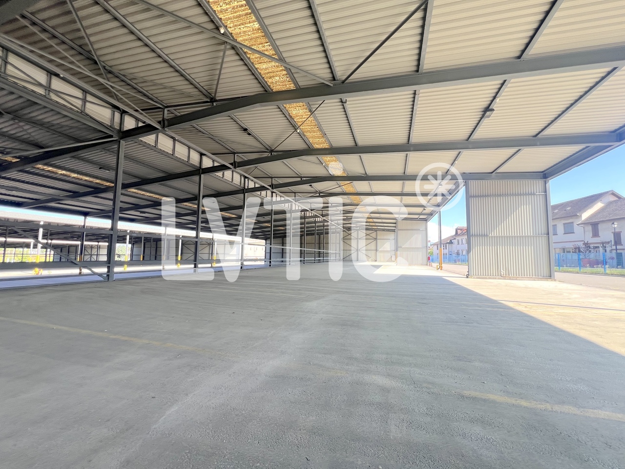 12000m² storage room
