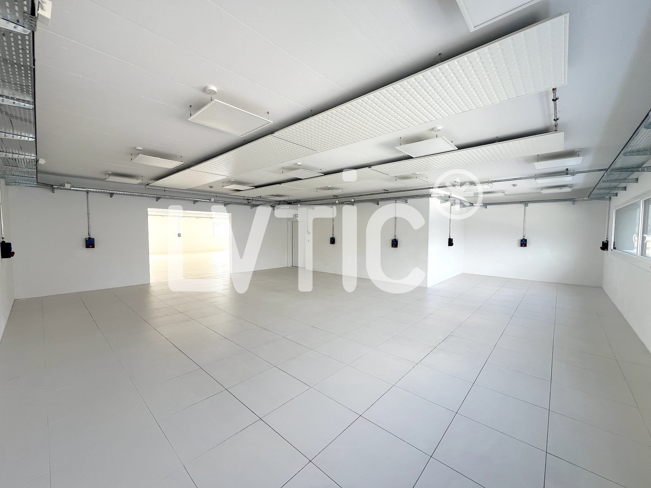 1592m² industrial object, photo 6 sur 10