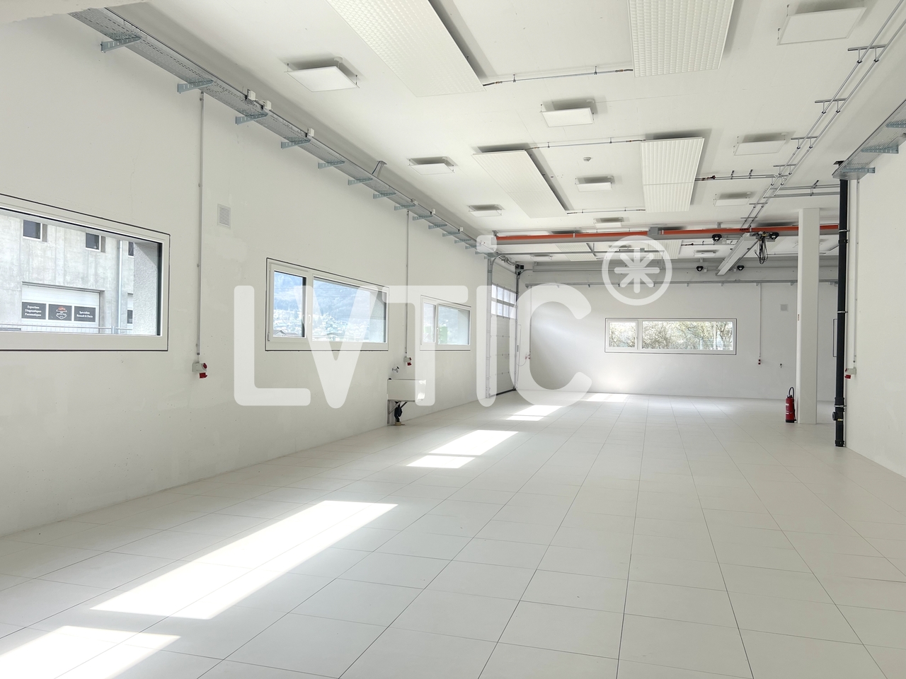 1592m² industrial object, photo 8 sur 10