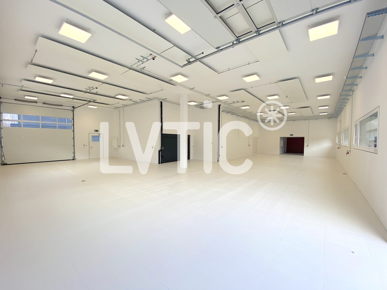 1592m² industrial object, photo 1 sur 10