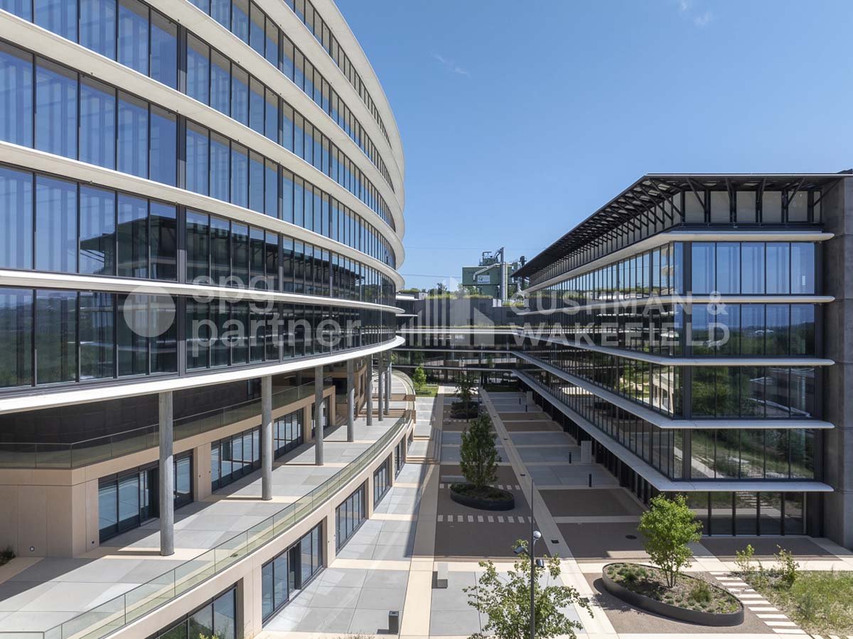 620m² office