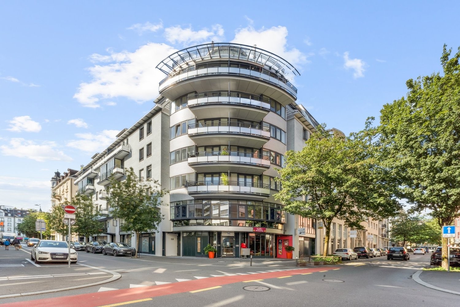 174m² office