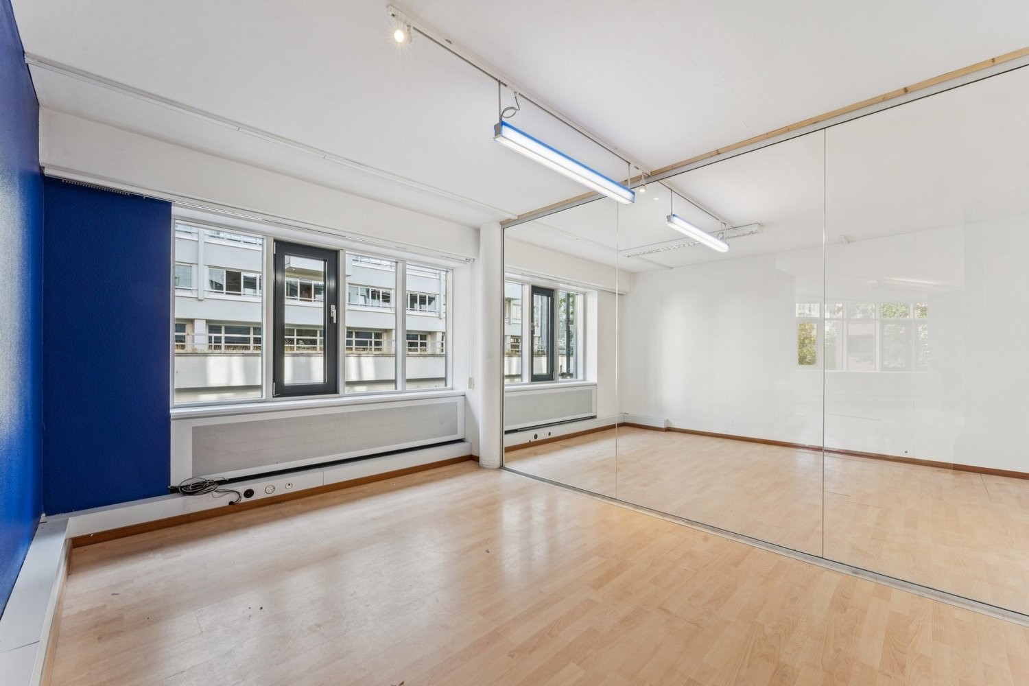 174m² office