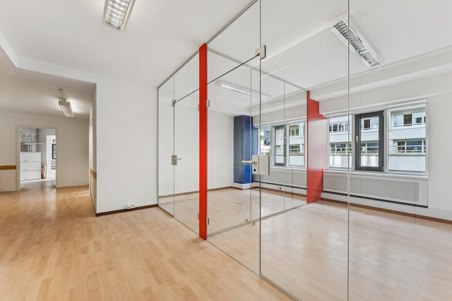 174m² office