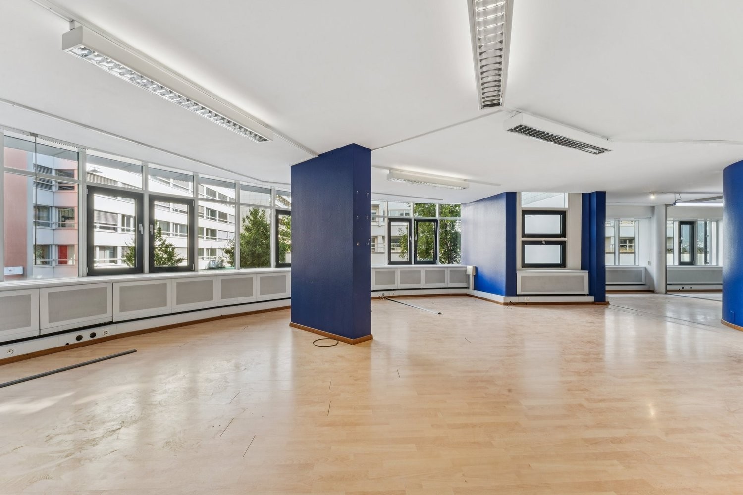 174m² office