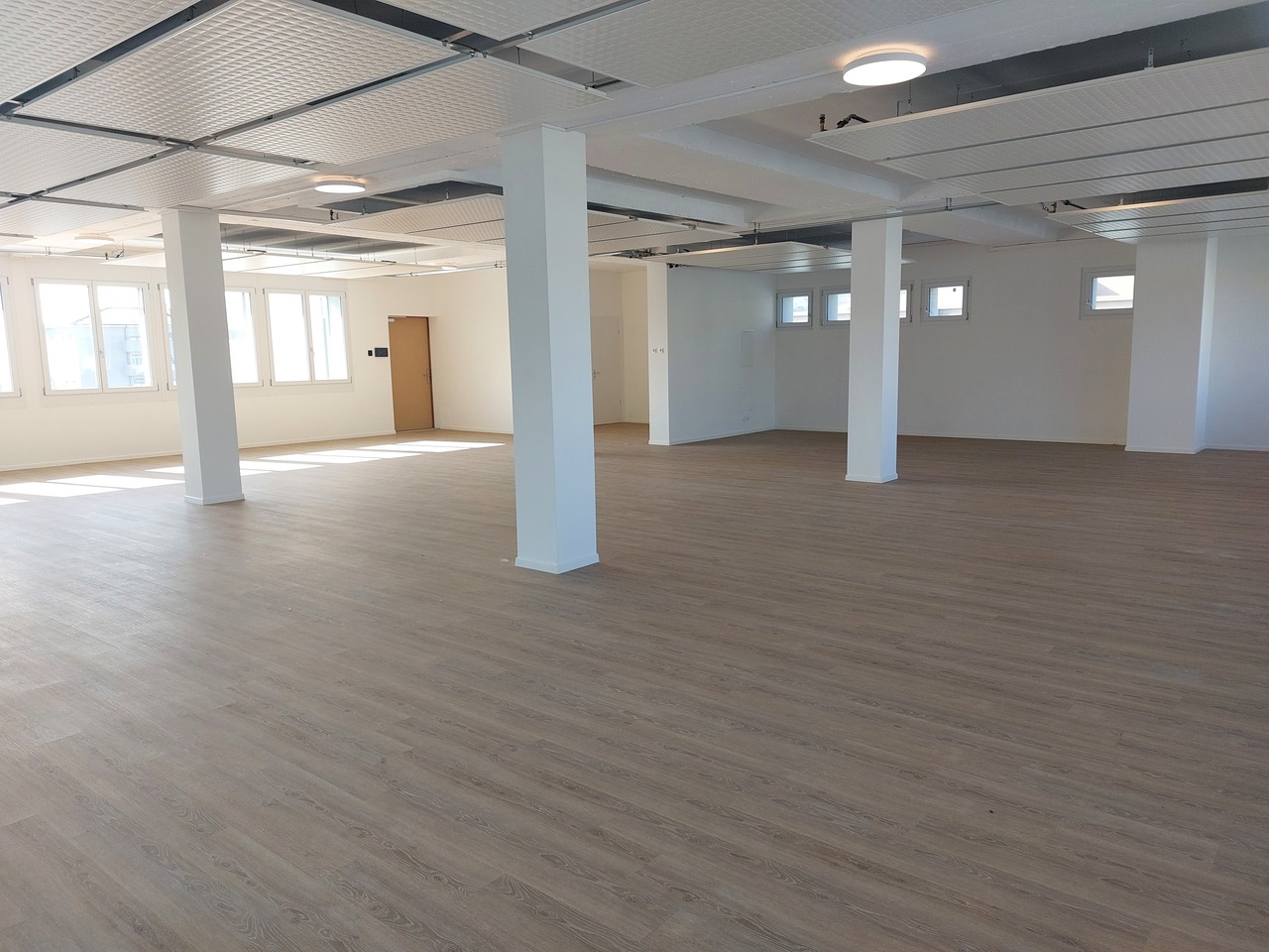 214m² office