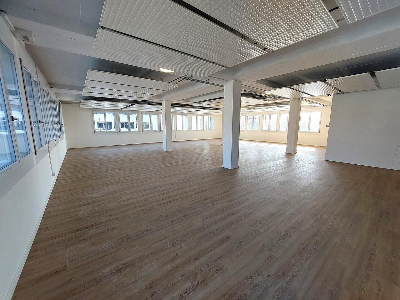 214m² office
