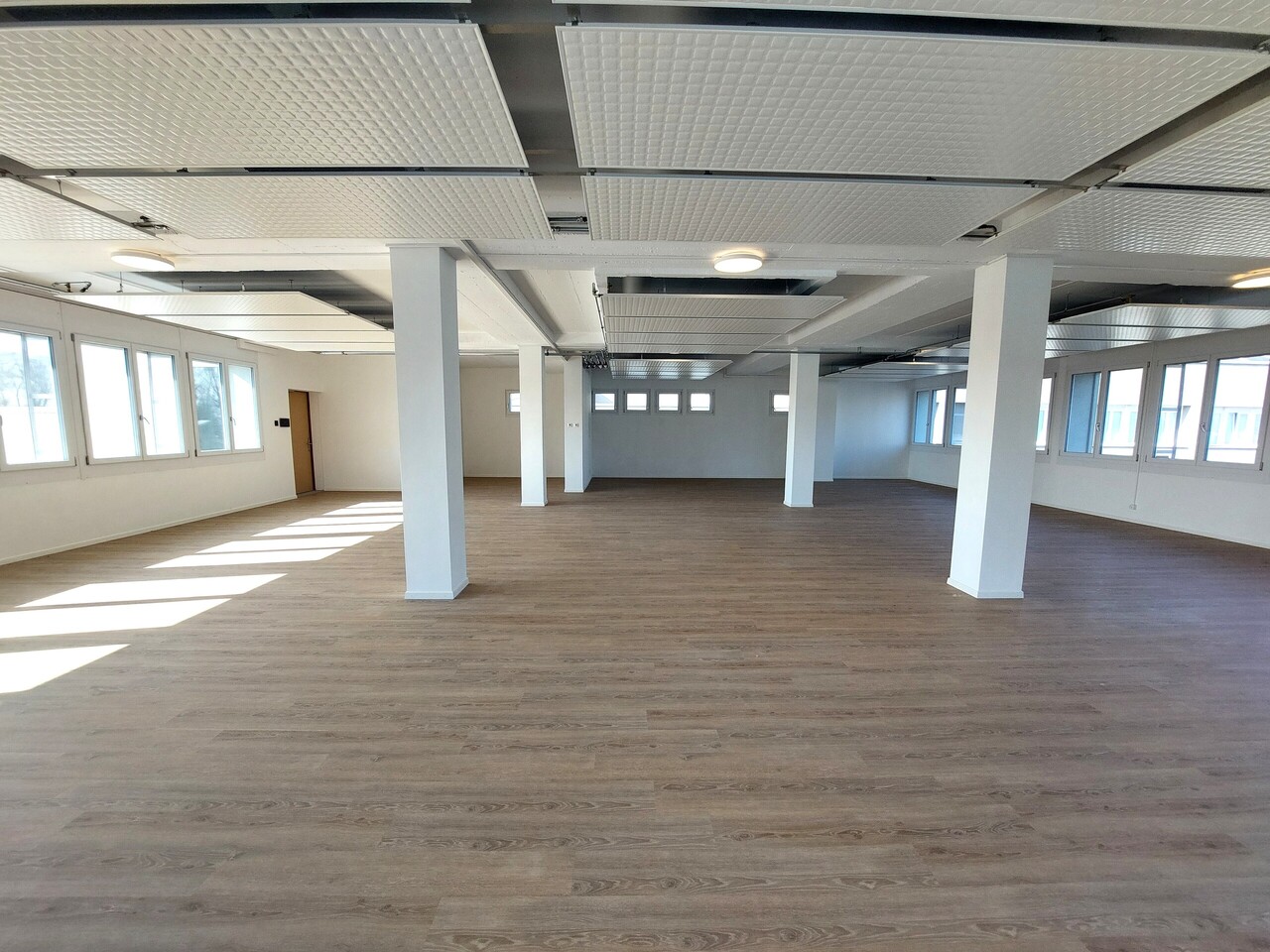 214m² office