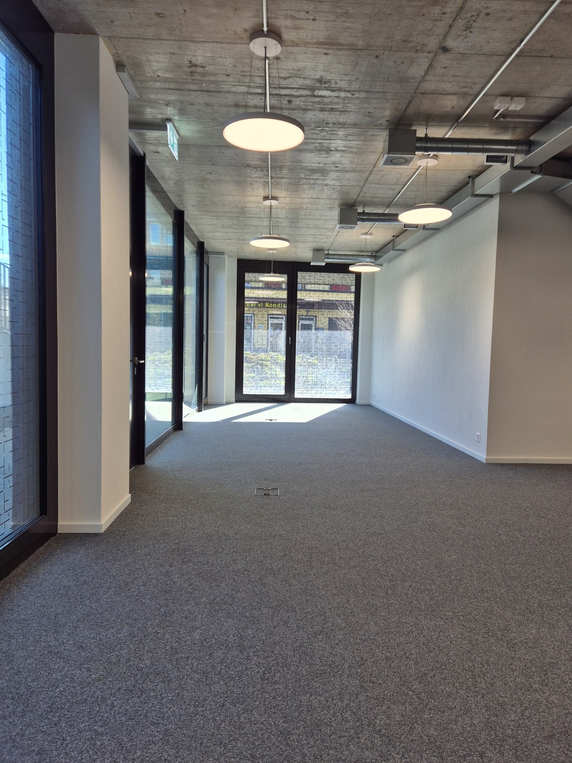 99m² commercial, photo 3 sur 8