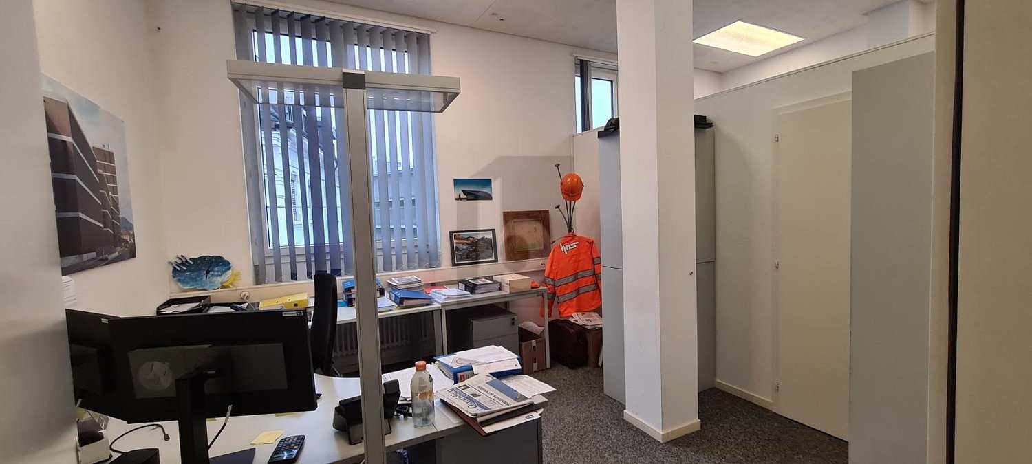 150m² office