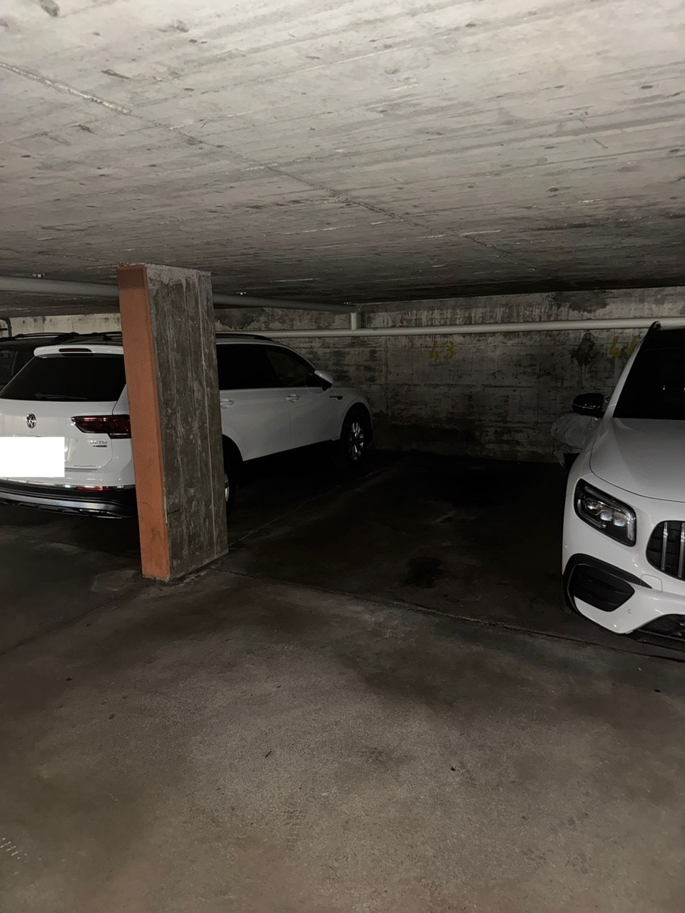 Place souterrain

À louer immédiatement ou à convenir, la place n° 43 dans le garage souterrain.

En cas d'intérêt, n'hésitez pas à me contacter via le formulaire de contact. Les visites peuvent être organisées avec l'actuel locataire, les places de parc sont de taille standard., photo 1 sur 4