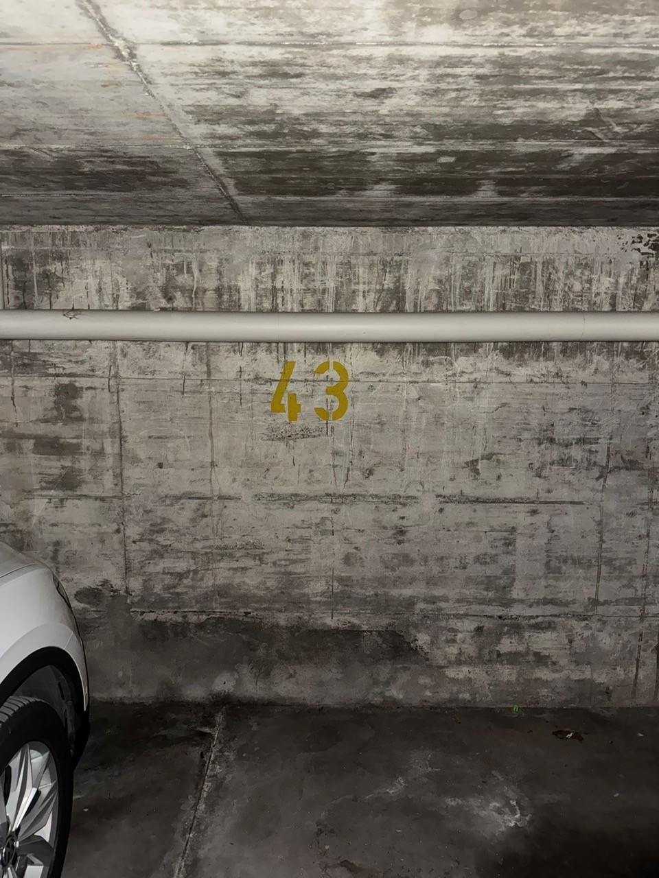 Place souterrain

À louer immédiatement ou à convenir, la place n° 43 dans le garage souterrain.

En cas d'intérêt, n'hésitez pas à me contacter via le formulaire de contact. Les visites peuvent être organisées avec l'actuel locataire, les places de parc sont de taille standard., photo 3 sur 4